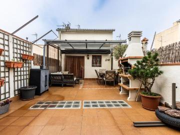 Casa en venta en Sabadell, Sol i Padrís Sant Oleguer. Amplitud, luz y confort en el corazón de lEixample de Sabadell. Casas.