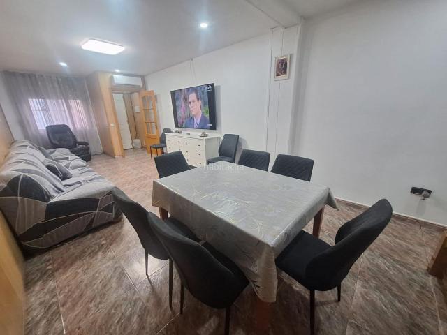 Casa en venta en Sabadell, Torre romeu. Preciosa casa con terraza en el centro de Torreromeu. Casas.