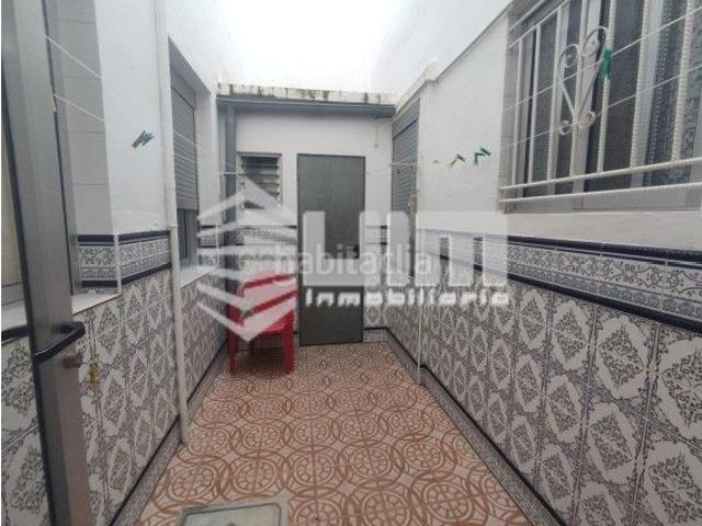 Casa en venta en Sagunt, Playa Puerto de Sagunto. Ref 29134CASA INDEPENDIENTE SEMIREFORMADO EN VENTA EN PUERTO DE SAGUNTO, DE 170 m, 8 HABITACIONES, 3 BAÑOS, AMUEBLADO, PATIO DE. Casas.