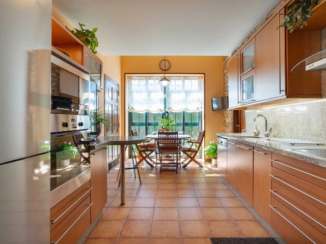 Casa en venta en Sada. Chalet pareado en venta con piscina. Casas.