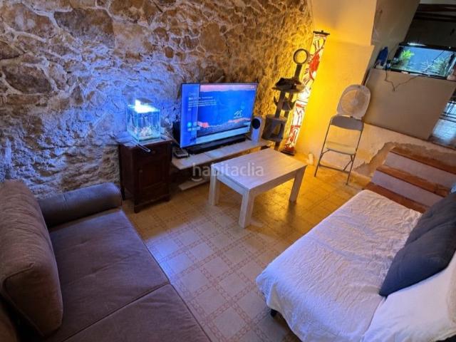 Casa en venta en Salomó. Casa de pueblo de 302 m² 4 plantas con garaje, almacén y dos terrazas. Casas.