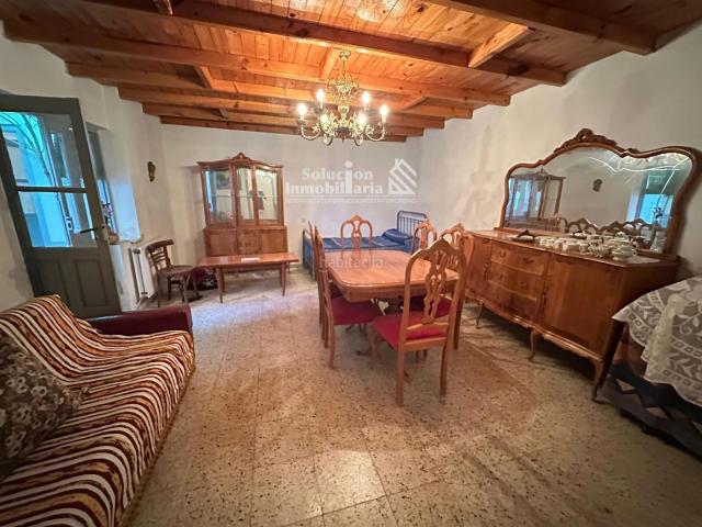 Casa en venta en Salamanca, Barrio Blanco. AMPLIA CASA INDEPENDIENTE DE UNA PLANTA CON PATIO, JARDÍN Y TERRAZA JUNTO A CARREFOUR. Casas.