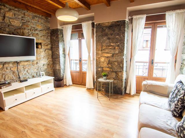 Casa en venta en Salas. CASA EN VENTA EN EL CENTRO DE SALAS. Casas.
