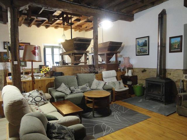 Casa en venta en Salas de los Infantes. CONJUNTO DE EDIFICIOS CON JARDIN EN CASTROVIDO BURGOS. Casas Salas de los.