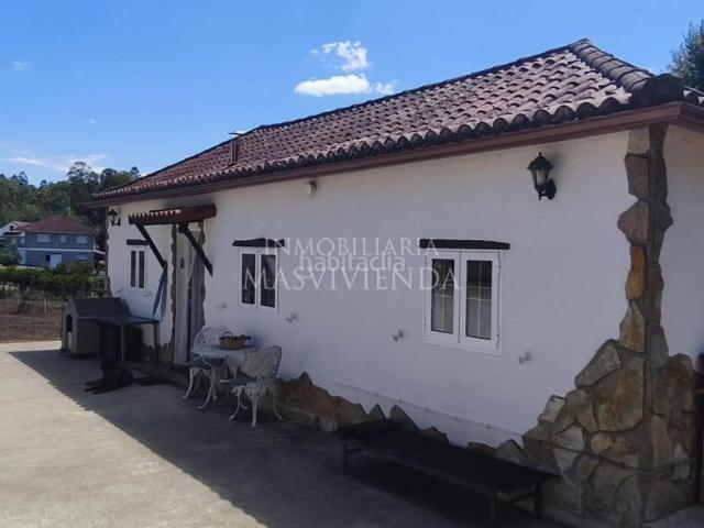 Casa en venta en Salceda de Caselas. Dos viviendas independientes en finca de 7.900 m con estanque y hórreo. Casas Salceda de.