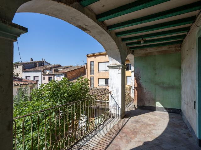 Casa en venta en Sallent. CASA ANTIGUA CON ENCANTO EN EL CENTRO HISTÒRICO DE SALLENT. Casas.