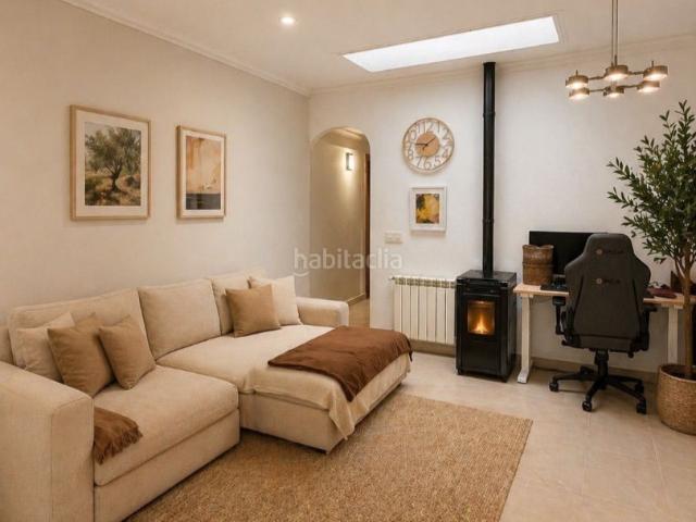 Casa en venta en Sallent. Casa de 236 m² construïts, reformada lany 2025, amb dues terrasses, garatge de 97 m² i gran potencial dampliació a Sallent. Casas.