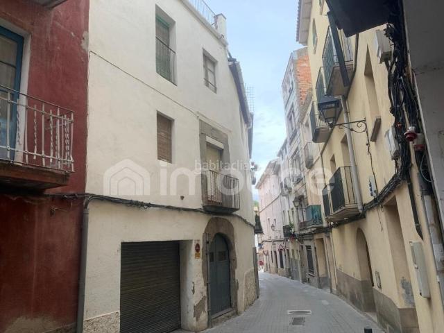 Casa en venta en Sallent. Casa para reformar con garaje en el centro de Sallent. Casas.