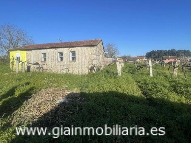 Casa en venta en Salvaterra de Miño. Casa en Salvatierra con amplia finca. Suelo Urbano. Casas Salvaterra de.