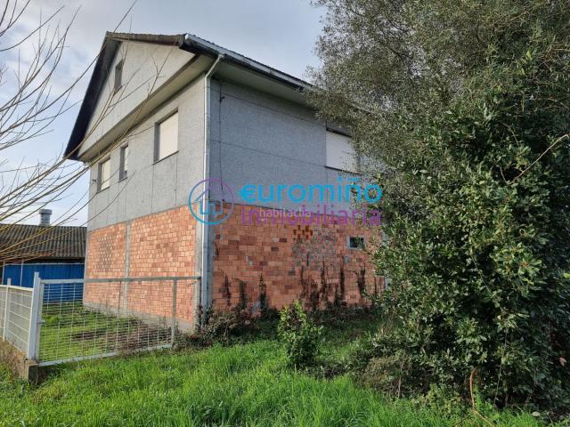 Casa en venta en Salvaterra de Miño. Casa independiente en el centro de Salvaterra de Miño. Casas Salvaterra de.