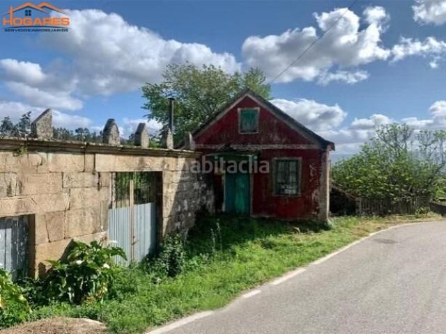 Casa en venta en Salvaterra de Miño. PARCELA CON TRES CASAS DE PIEDRA PARA REHABILITAR. Casas Salvaterra de.