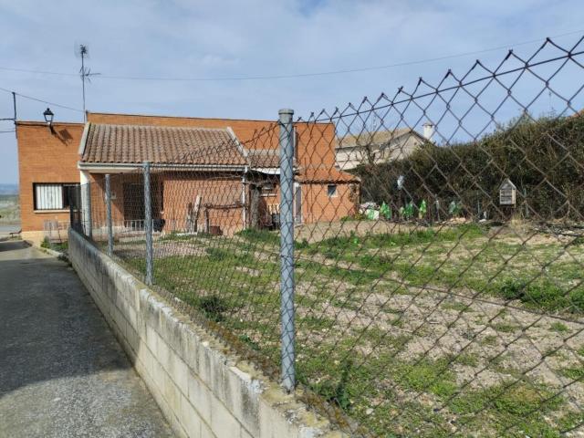 Casa en venta en San Torcuato. ocasion en san torcuato a 10 mimutos de haro y de santo domingo chalet urbano de 100m2 con terrero de 415m2. Casas San.
