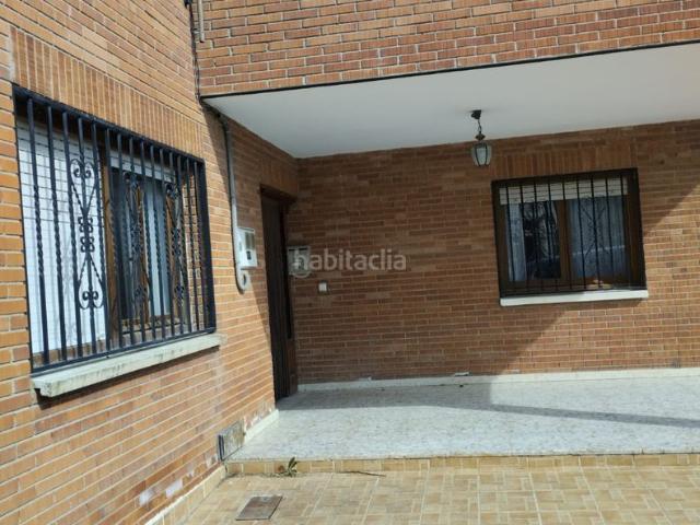 Casa en venta en San Torcuato. ocasion en san torcuato a 10 mimutos de haro y de santo domingo chalet urbano de 100m2 con terrero de 415m2. Casas San.
