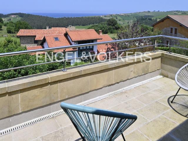 Casa en venta en San Vicente de la Barquera. Exclusivo chalet junto al mar en Oyambre. Casas San Vicente de la.