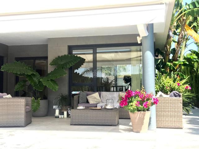 Casa en venta en San Antonio de Benagéber. Casa de dos plantas en Valencia. Casas San Antonio de.