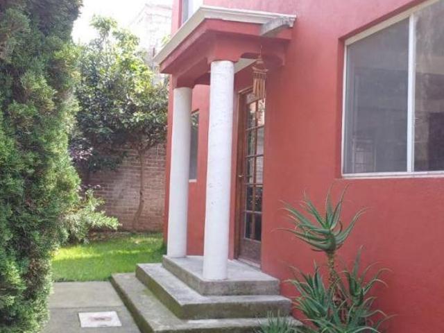 Casa en Venta en San Bartolo Ameyalco, Con Hermoso Jardín