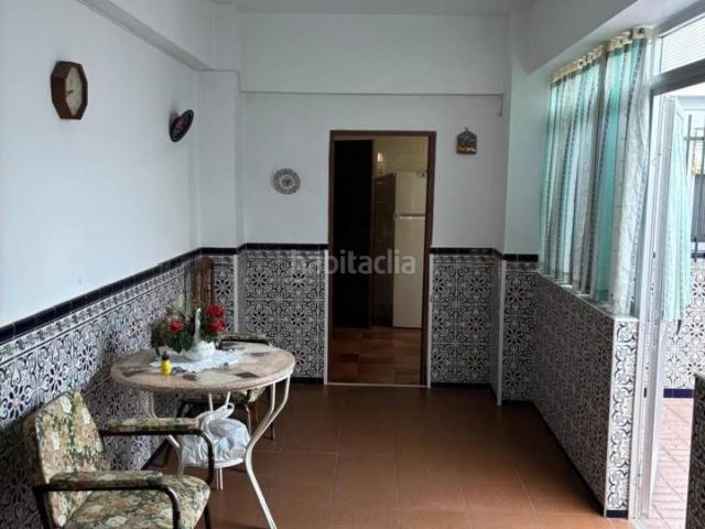 Casa en venta en San Bartolomé de la Torre. Casa en venta con 4 dormitorios, 2 baños, y 2 patios. Casas San Bartolomé de la.