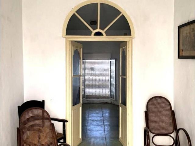 Casa en venta en San Bartolomé de la Torre. Venta de casa reformada con patio, huerto, y 2 almacenes. Casas San Bartolomé de la.