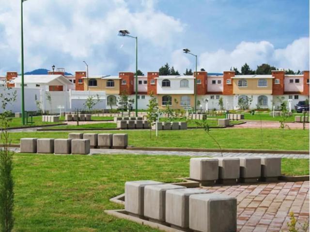 Casa en venta en San Bartolome Tlaltelulco, Metepec, México