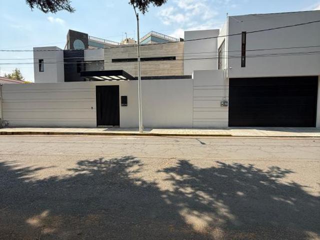 CASA EN VENTA EN SAN CARLOS METEPEC, CON ACABADOS DE LUJO
