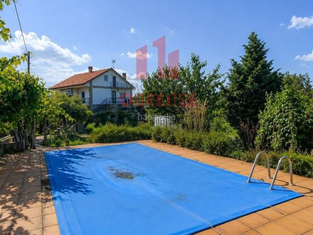 Casa en venta en San Cibrao das Viñas. CASA CON PISCINA Y PARCELA DE MÁS DE 1000 M2 AL LADO DEL POLÍGONO DE SAN CIBRAO DAS VIÑAS. Casas San Cibrao das.
