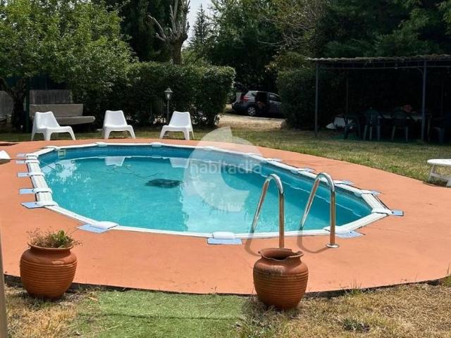 Casa en venta en San Cibrao das Viñas. CHALET CON PISCINA, JARDíN Y AMPLIA FINCA EN O CUMIAL, A 9 KM DE OURENSE Magnífico chalet situado en O Cumial, a tan solo 9 km de. Casas San Cibrao das.