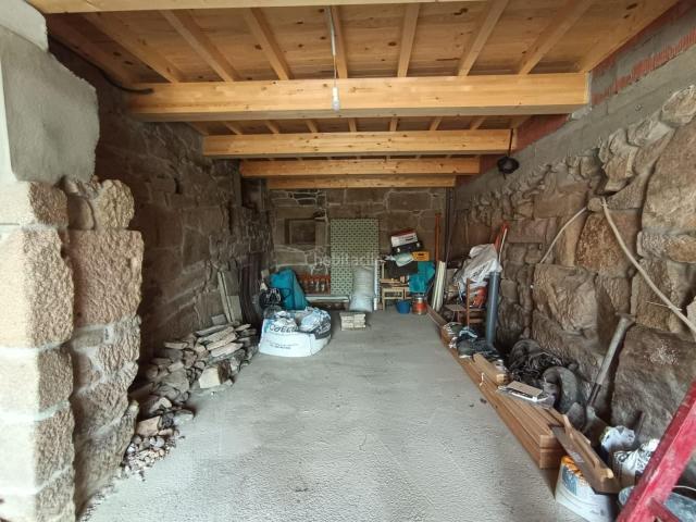 Casa en venta en San Cibrao das Viñas. OPORTUNIDAD! SE VENDE CASA SEMIREFORMADA CON JARDIN EN SAN CIPRIAN. Casas San Cibrao das.