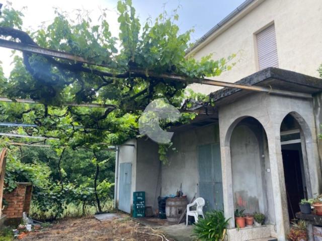 Casa en venta en San Cristovo de Cea. Vivienda unifamiliar sita en San Cristovo de Cea, Viduedo. Parcela de 3510 m2 con cierre al frente y lateral, muchas posibilidade. Casas San Cristovo de.