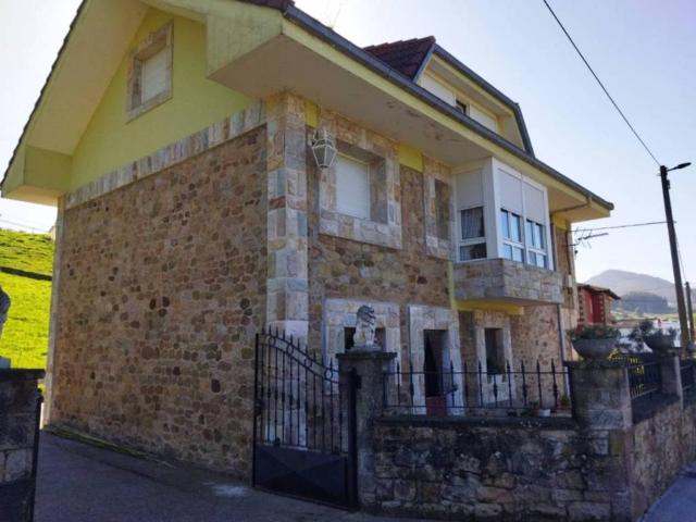 Casa en Venta en San Felices de Buelna