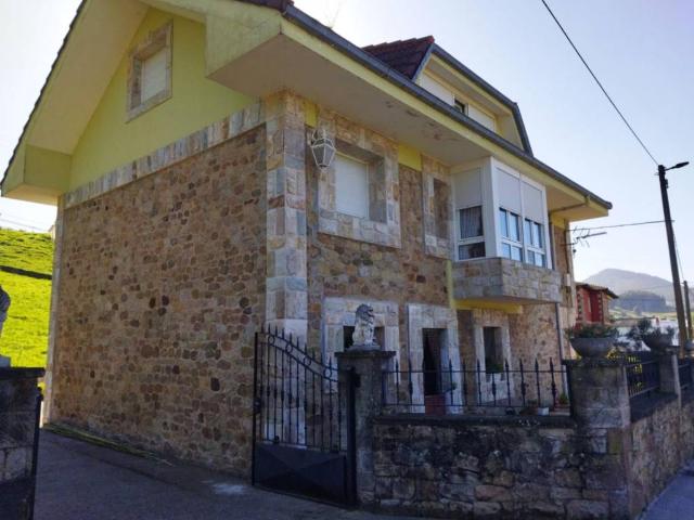 Casa en Venta en San Felices de Buelna