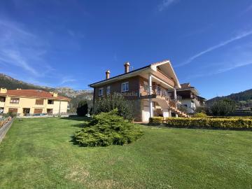 Casa en venta en San Felices de Buelna. En San Felices de Buelna, tenemos para la venta esta estupenda vivienda independiente de 249 m construidos, ubicada sobre una ampl. Casas San Felices de.