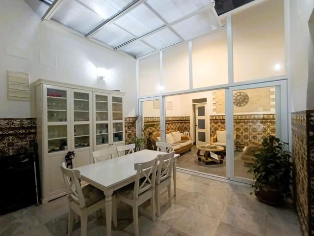 Casa en venta en San Fernando, Centro Ciudad. Preciosa Casa en Centro Histórico de San Fernando. Casas San.