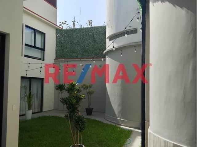 Casa En Venta En San Isidro | 256 M² + Cochera En Excelente Zona