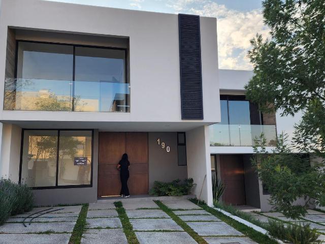 Casa en Venta en San Jos? Del Cerrito Fraccionamiento privado con caseta de vigilancia