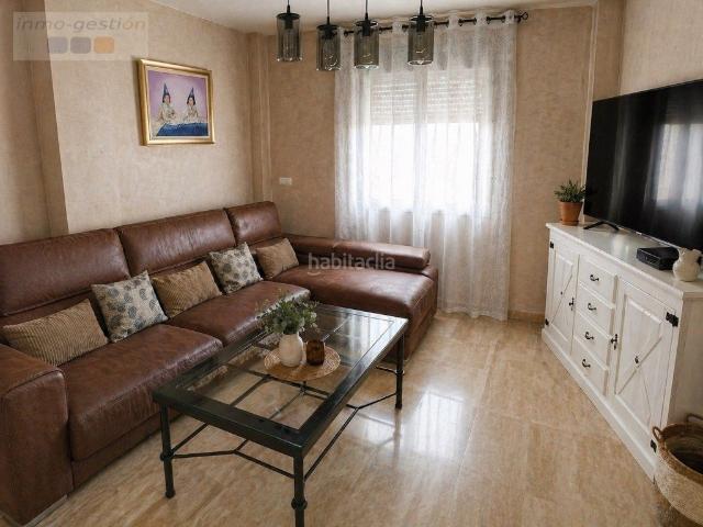 Casa en venta en San Jose de la Rinconada. Casa familiar con dormitorio en planta baja garaje privado en zona prime a 5 min de Sevilla. Casas San Jose de la.