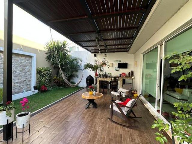 Casa en venta en San Jose del Tajo a un costado del Palomar. Hermosa vista a la Primavera. Una recam