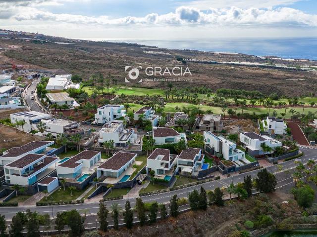 Casa en venta en Guía de Isora, Alcalá. Elegante Villa en Abama. Casas Guía de.