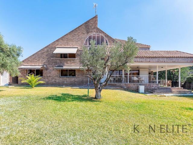 Casa en venta en San Juan de Alicante, Centro. Una Casa Familiar Atemporal. Casas San Juan de.