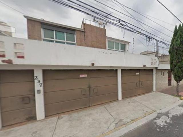 CASA EN VENTA EN SAN JUAN DE ARAGON