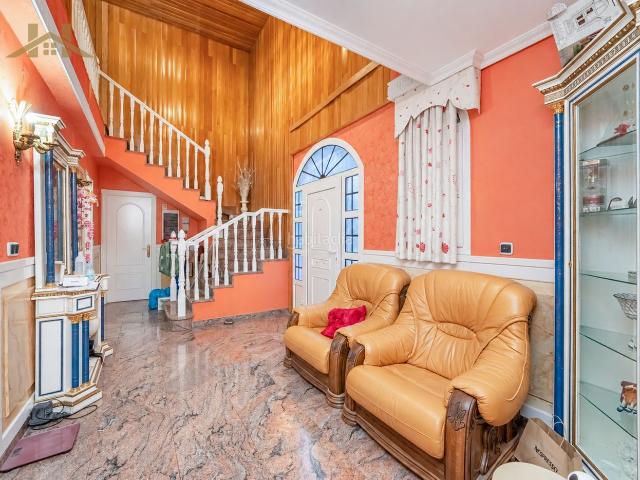 Casa en venta en San Martín de la Vega. EN VENTA: ESPECTACULAR CASA INDEPENDIENTE DE 5 HABITACIONES CON AMPLIO TERRENO, PISCINA Y GARAJE. Casas San Martín de la.
