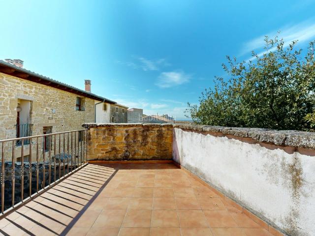 Casa en venta en San Martín de Unx. CASA DE PUEBLO CON JARDIN Y TERRAZA EN EL CENTRO DE SAN MARTIN DE UNX. Casas San Martín de.