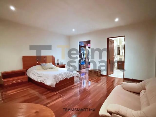 Casa en Venta en San Martinito Residencia de Lujo con piscina 4 cuartos