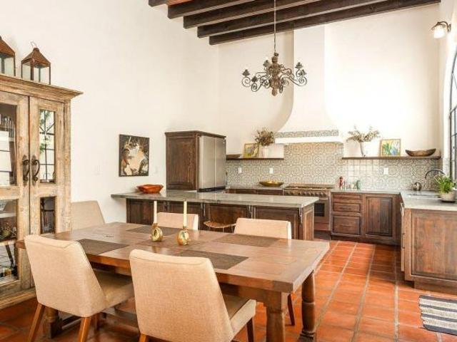 Casa en venta en San Miguel de Allende, remodelada con 2 recámaras