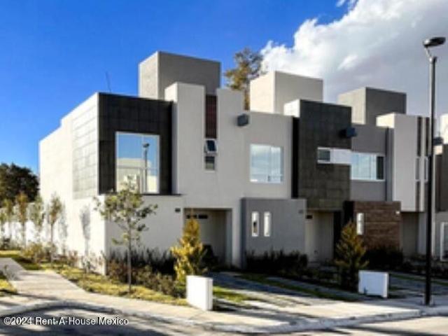 Casa en Venta en San Miguel Zinacantepec, Zinacantepec JL 26 2023