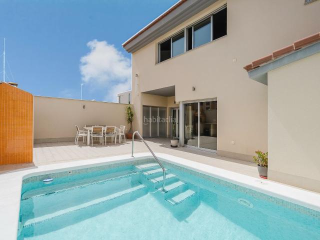 Casa en venta en San Pedro del Pinatar, San Pedro del Pinatar. VILLA en SAN PEDRO DEL PINATAR con PISCINA, ASCENSOR y SOLARIUMPROPIEDAD Ref MT435408msup2 construidosampnbsp3dormitorios, 3bantil. Casas.