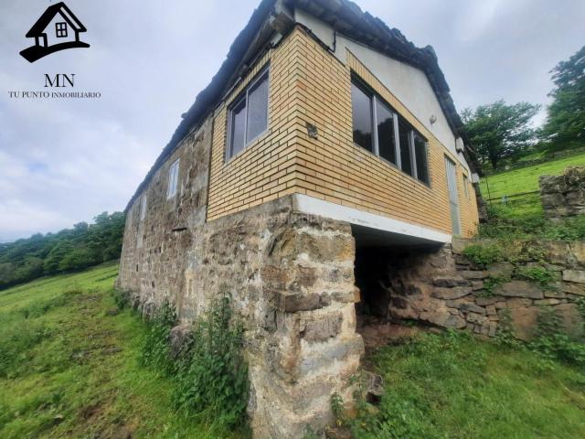 Casa en venta en San Pedro del Romeral. CONJUNTO PASIEGO ÚNICO VIVIENDA CABAÑA PARA REFORMAR EN FINCA DE 1,1 HECTÁREAS. Casas San Pedro del.