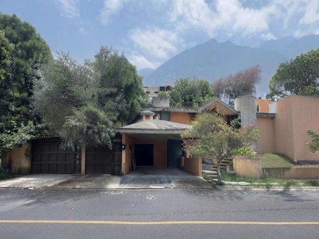 CASA EN VENTA EN SAN PEDRO GARZA GARCIA