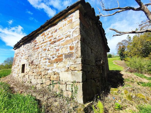 Casa en venta en San Roque de Riomiera. Bonita CABAÑA de unos 90m2, para reformar, en el maravilloso paraje de San Roque de Riomiera. Con agua de traída, luz en la linde. Casas San Roque de.