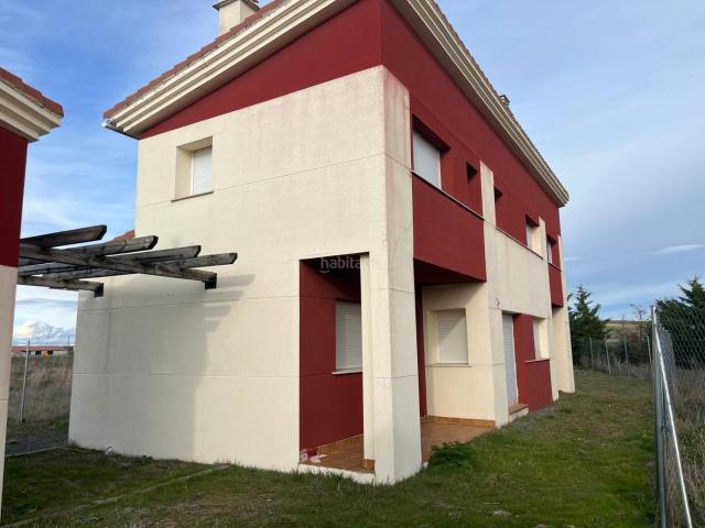 Casa en venta en Sanchidrián. VIVIENDA UNIFAMILIAR INDEPENDIENTE. Casas.