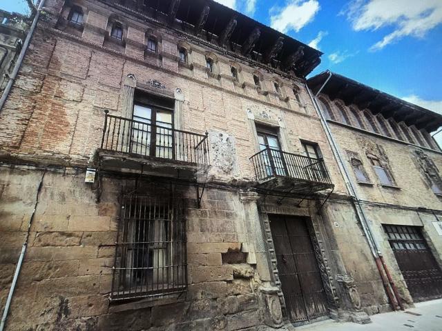 Casa en venta en Sangüesa. Palacio de Sanguesa de los Iñiguez Abarca, con proyecto turístico concedido para hotel de 24 habitaciones. Casas.